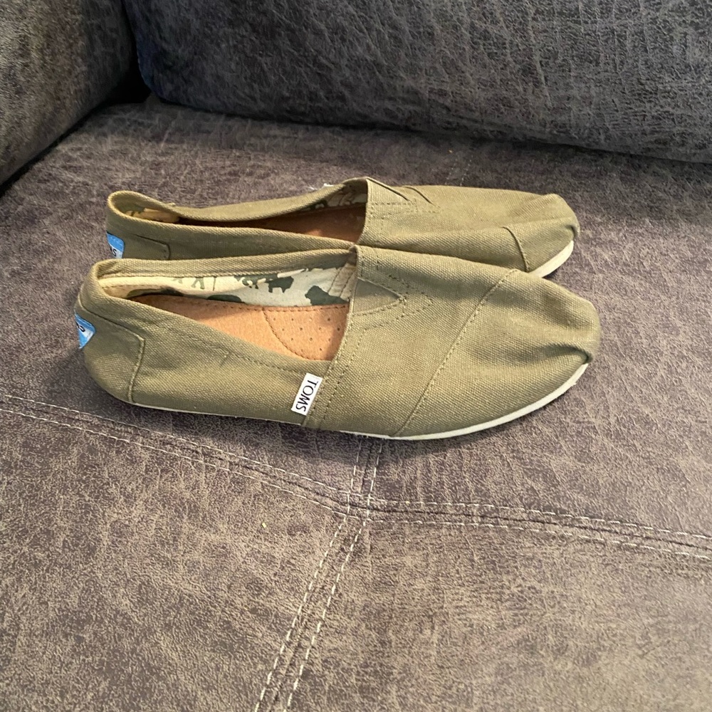 Olive Green Toms